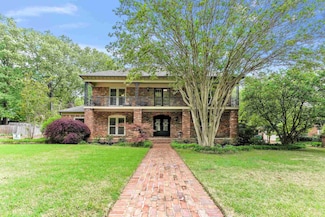 8200 Scruggs Dr, Germantown, TN 38138