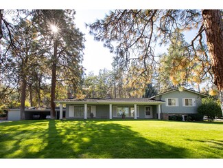 1910 W 13th St, the Dalles, OR 97058
