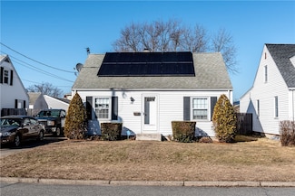 45 Manistee St, Pawtucket, RI 02861