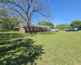 25334 N County Rd, Foster, OK 73433