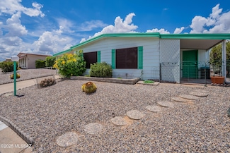 240 W Cumaro Dr, Green Valley, AZ 85614