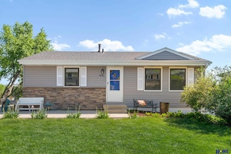 9141 Grand Ave, Omaha, NE 68134