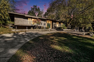 700 Marlawn Dr, Manistee, MI 49660