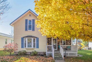 953 E Walnut St, Nappanee, IN 46550