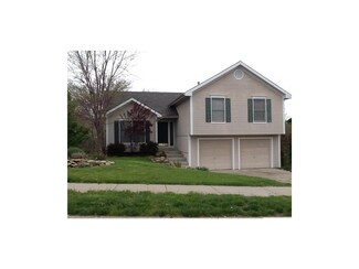 7228 N Hickory St, Kansas City, MO 64118