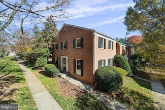 3118 Barnard Ct, Fairfax, VA 22031