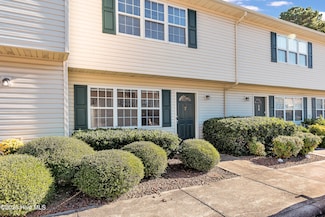 57 Pirates Cove Dr, Swansboro, NC 28584