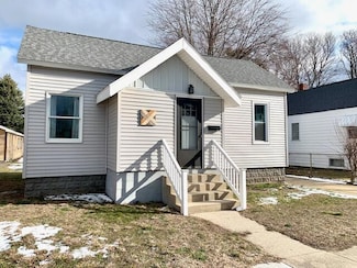 707 Diana St, Ludington, MI 49431