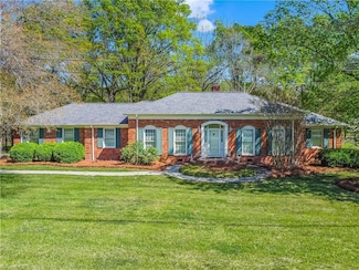 608 Burning Tree Ct, High Point, NC 27265