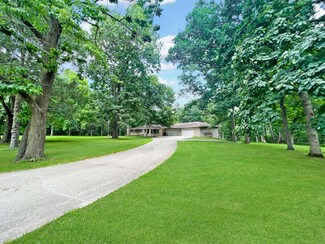 2475 Cooper Dr, Freeport, IL 61032