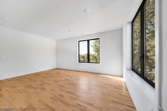 1037 Amboy Ave Unit 401, Edison, NJ 08837