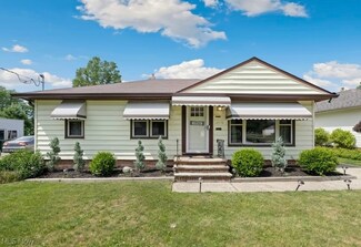 10940 Meadowbrook Dr, Parma Heights, OH 44130