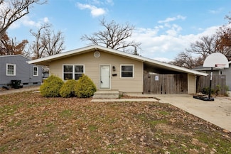 1341 Memorial Dr SE, Cedar Rapids, IA 52403