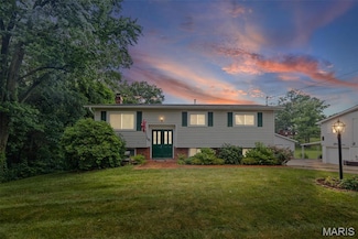 3200 Ridgeway Ave, Godfrey, IL 62035