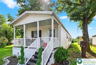 8719 Turkey Ridge Rd, Breinigsville, PA 18031