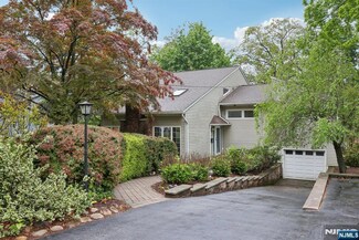 151 Busteed Dr, Midland Park, NJ 07432