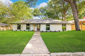 9015 Vinewood Dr, Dallas, TX 75228