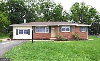 5 Shennys Dr, York, PA 17408