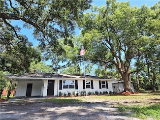 554 Blythe Island Dr, Brunswick, GA 31523