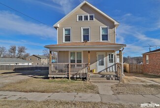 603 S Randolph St, Weeping Water, NE 68463