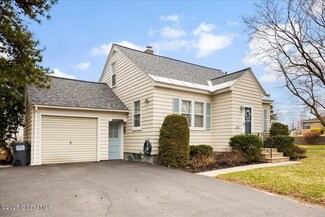 1290 4th St, Schenectady, NY 12303
