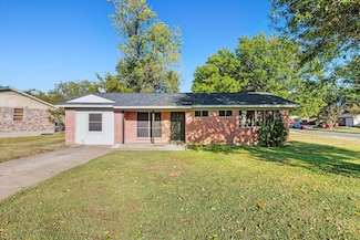 902 Irene Dr, Mesquite, TX 75149