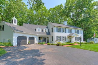 402 Ridgecrest Ln, Radford, VA 24141