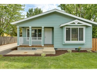 412 S Pine St, Carlton, OR 97111