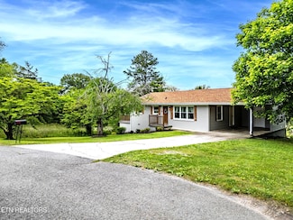 1712 Driftwood Dr, Powell, TN 37849