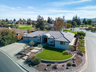 640 S Ridgemark Dr, Hollister, CA 95023