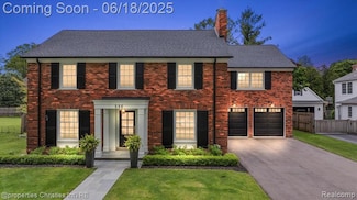 586 Fairfax St, Birmingham, MI 48009