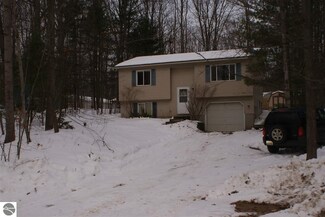 18852 Lakewood Cir, Lake Ann, MI 49650