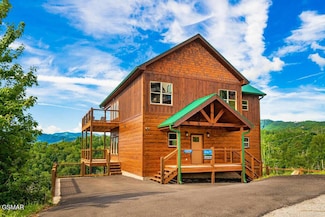 859 Sourwood Dr, Gatlinburg, TN 37738