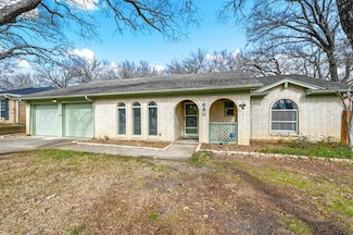 660 Springhill Dr, Hurst, TX 76054