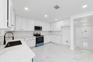 13106 Crescent Manor Ln, Houston, TX 77072