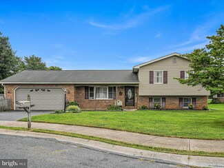 2 Madison Cir, Ephrata, PA 17522