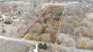 291 66th St, Douglas, MI 49406