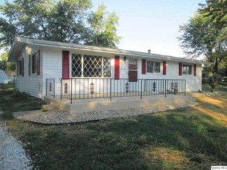 304 Sycamore St, Payson, IL 62360