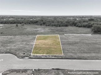 105 Amistad Cir, McGregor, TX 76657