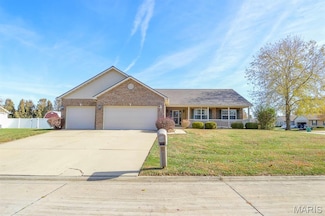 4550 Barleyridge Dr, Smithton, IL 62285