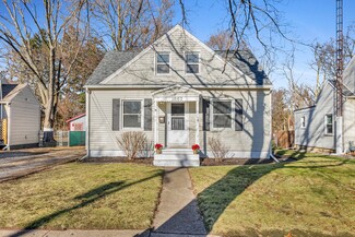 1062 Petoskey Ct, Adrian, MI 49221