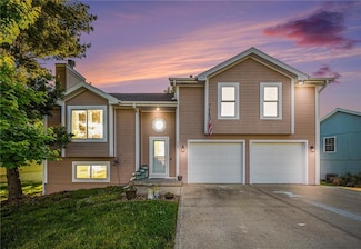 305 Crimson Ct, Cameron, MO 64429