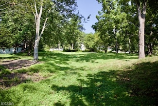 27 Hanover Rd, East Hanover, NJ 07936