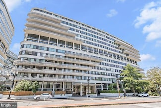 2700 Virginia Ave NW Unit 910, Washington, DC 20037