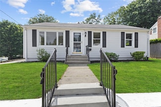 22 Hillcrest Dr, West Warwick, RI 02893