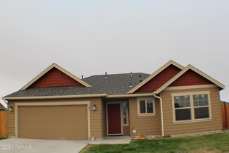 107 N Zeus St, Moxee, WA 98936