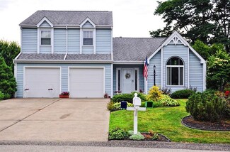 220 Sycamore Ridge Dr, Springdale, PA 15144