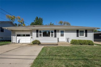 28 29th Ave SW, Cedar Rapids, IA 52404