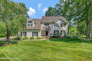 1014 Aspen Dr, Mountain Top, PA 18707