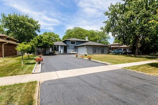 452 Manor Dr, Peotone, IL 60468